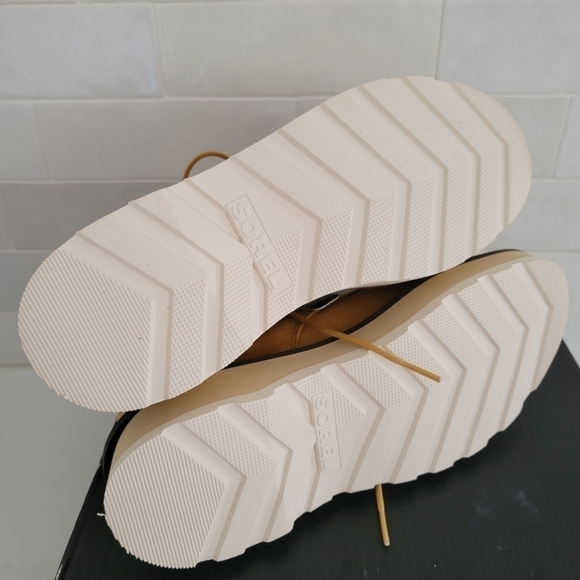 NWT Sorel Hi Line Lace-Up Waterproof Leather Platform Boots Geo Yellow/Jet 8.5 - Picture 4 of 8